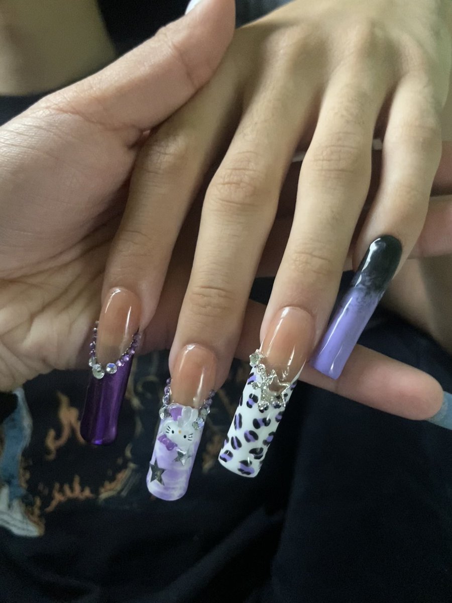 guys made my bf wear one of my sets🤭🤭🤭 

anywaaaays. i think i'm gonna start selling press ons soon. very exciting. plus i'll finally start making doll money lolz.