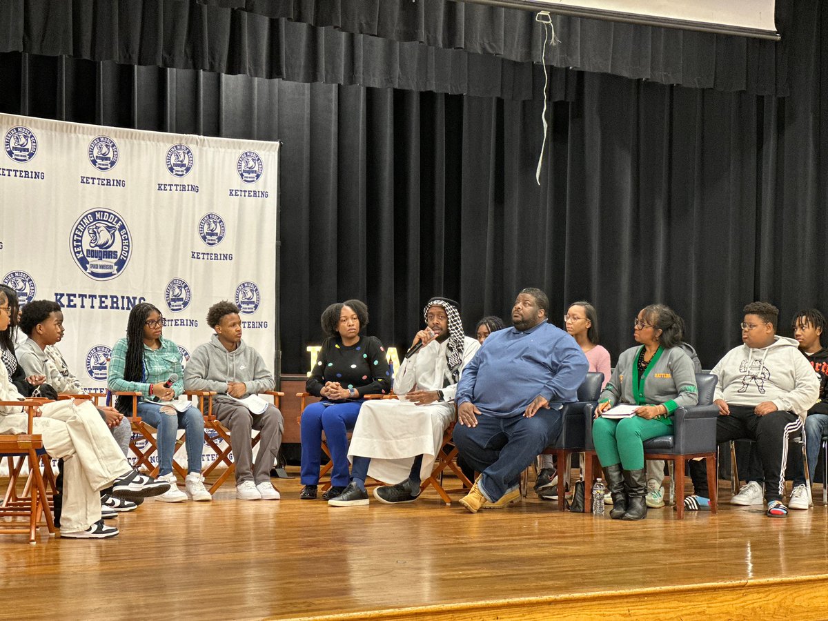 KetteringMiddle's tweet photo. Throwback to the old show Teen Summit – any fans out there? Exciting news at KMSSI! Just premiered our inaugural episode of ROARS SUMMIT, a groundbreaking student-led SEL show tackling important issues. Join the conversation with students, staff, &amp; experts! #ROARSSummit #KMSSI https://t.co/Y7MPDEu8wP