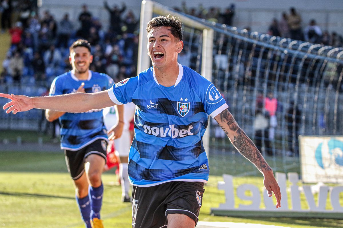 giraltpablo's tweet image. ¿Botafogo, sos vos? Cobresal fue líder CATORCE FECHAS SEGUIDAS, pero perdió el torneo en la última fecha.

Huachipato campeón por tercera vez en su historia 👏🏻🏆🇨🇱