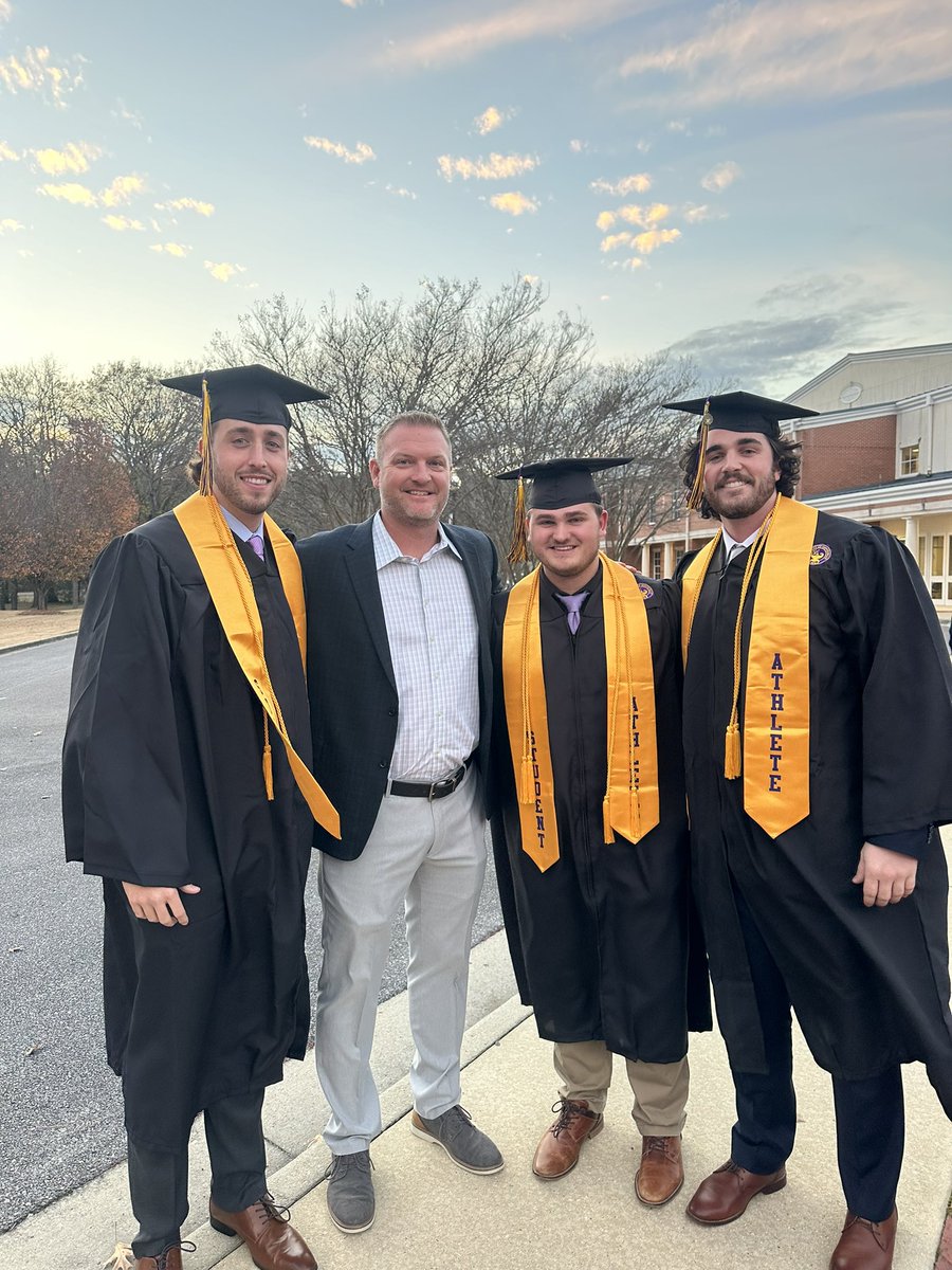 UMoTownBaseball's tweet image. Congrats to these three great young men! All three graduated Magna Cum Laude! Couldn’t have better people representing our University and program as alumni! Congratulations! @mitchfleming10 @ReiKirkpatrick @wil_lafollette #Studs #RECC
