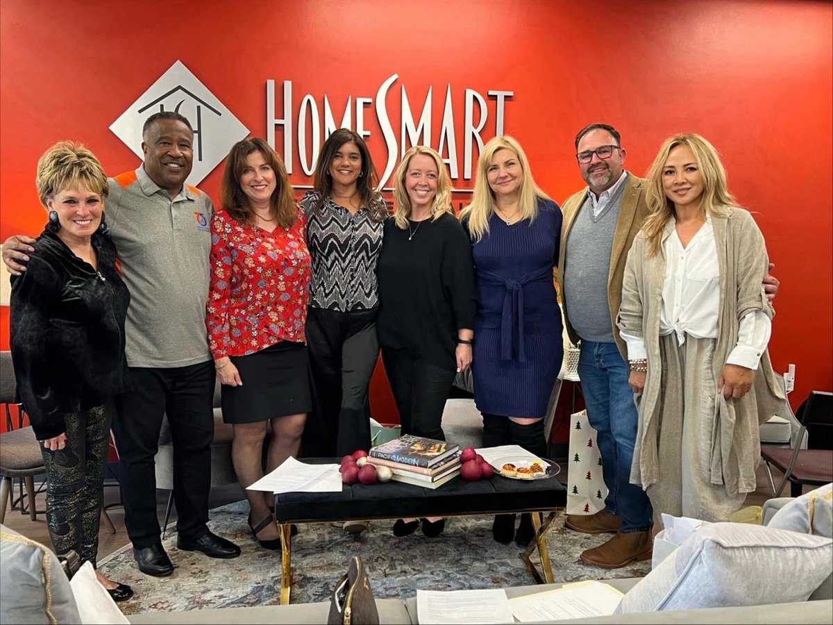 Director of Career Success, Sarah Piazza and Monrovia Branch Manager, Mel Macklin hosted our manager meeting at the beautiful Monrovia Office yesterday!

JoinHomeSmartEGR.com

#HomeSmart #Monrovia #ManagerMeeting #StaffMeeting #NewYearPlans
