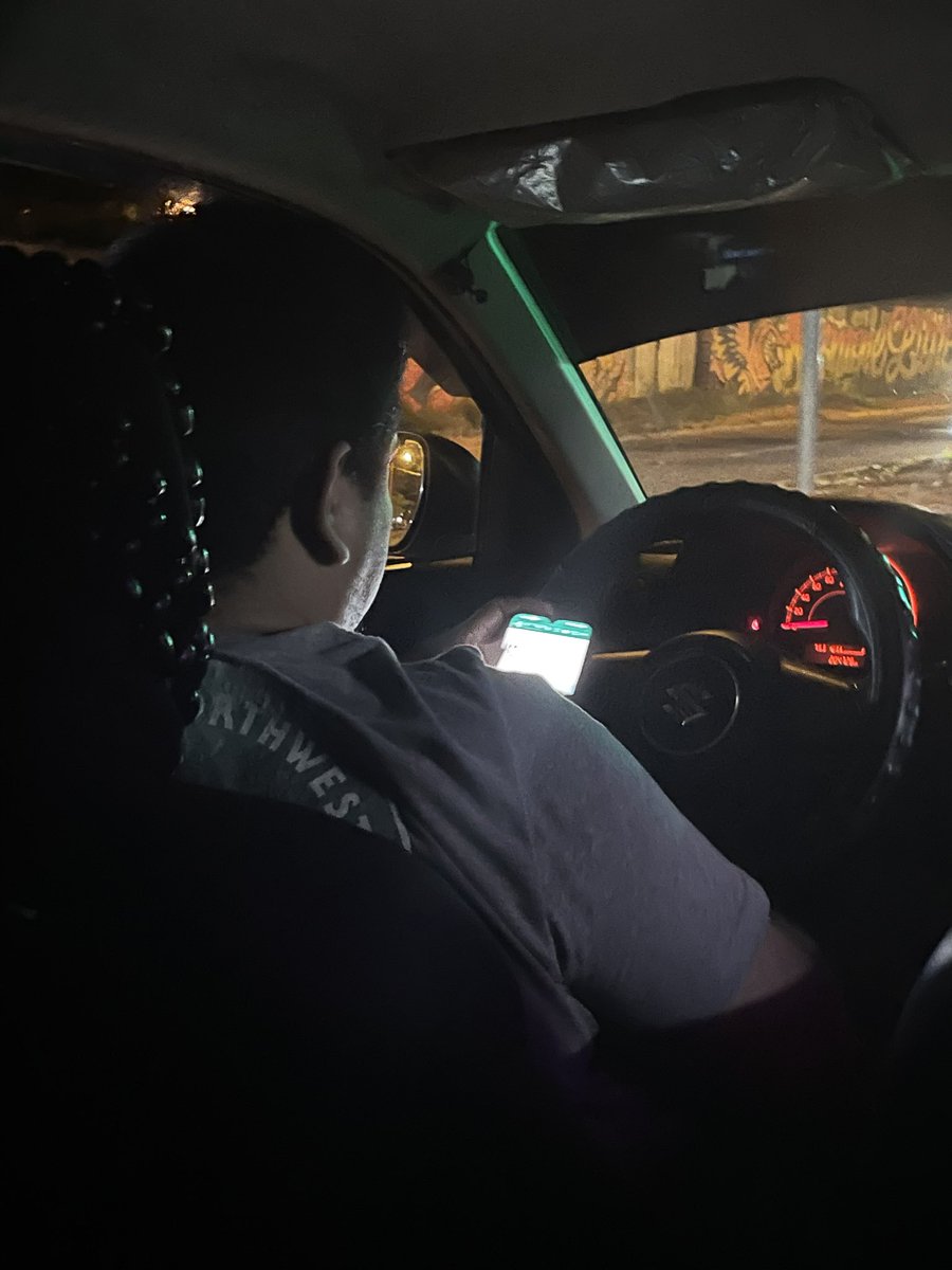 Cuando el uber se la pasa whatsappeando todo el ride, que procede? Denuncia en la app?