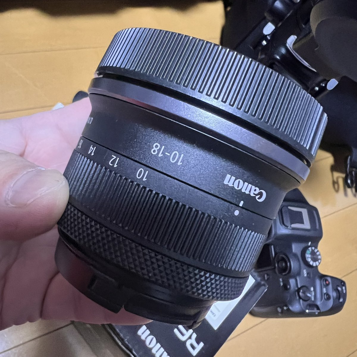 taka_crf250's tweet image. またつまらんモノを買ってしまった…

とにかく、ワンオペで持ち運びやすい
レンズが欲しかったのだけど…

見た目、触った感じはちょっと安っぽい

でも凄く小さく軽い

描写はこれからだけど
最新の #RF_S の性能はいかに!?

#EOS_R7
#EOS
#RFS_10_18