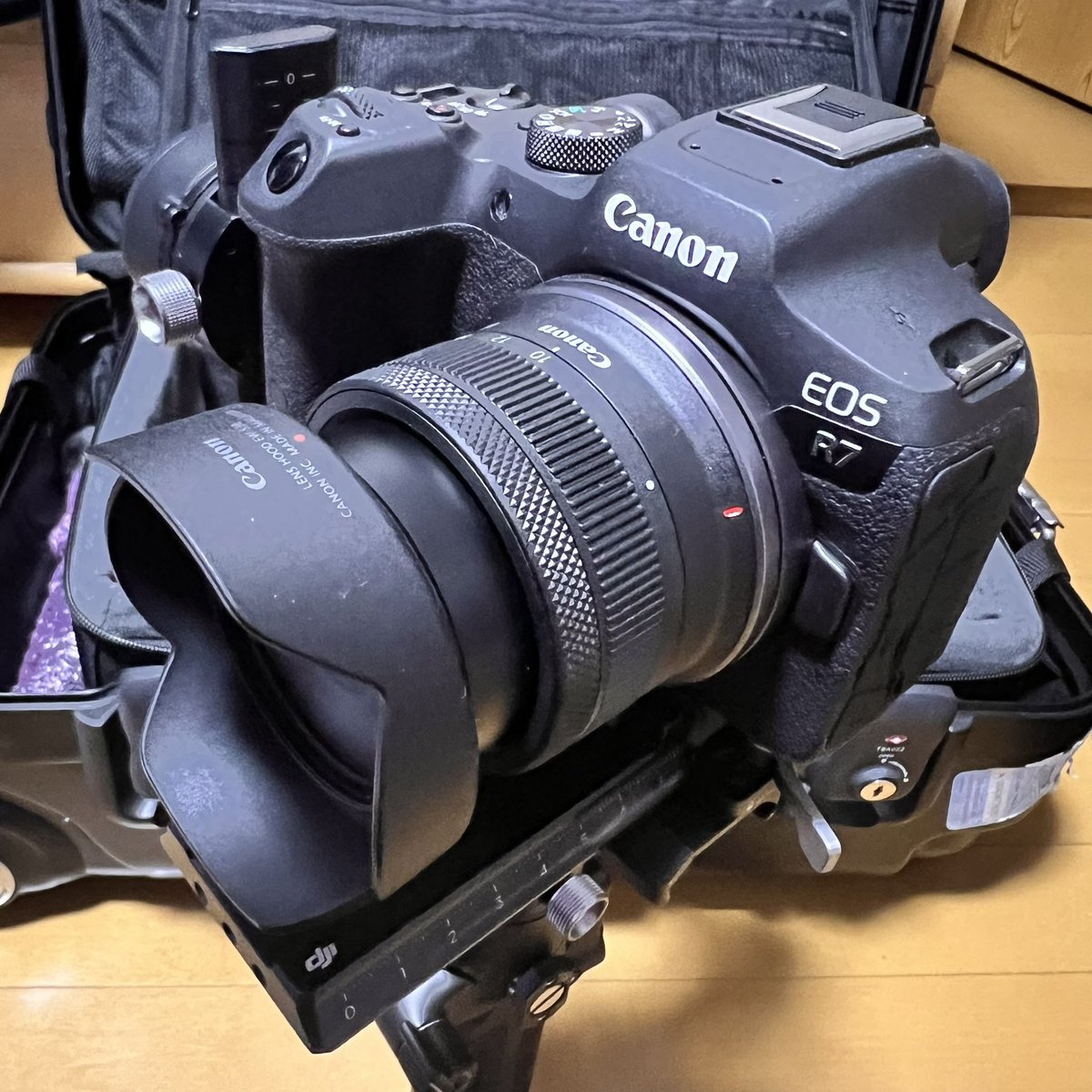 taka_crf250's tweet image. またつまらんモノを買ってしまった…

とにかく、ワンオペで持ち運びやすい
レンズが欲しかったのだけど…

見た目、触った感じはちょっと安っぽい

でも凄く小さく軽い

描写はこれからだけど
最新の #RF_S の性能はいかに!?

#EOS_R7
#EOS
#RFS_10_18