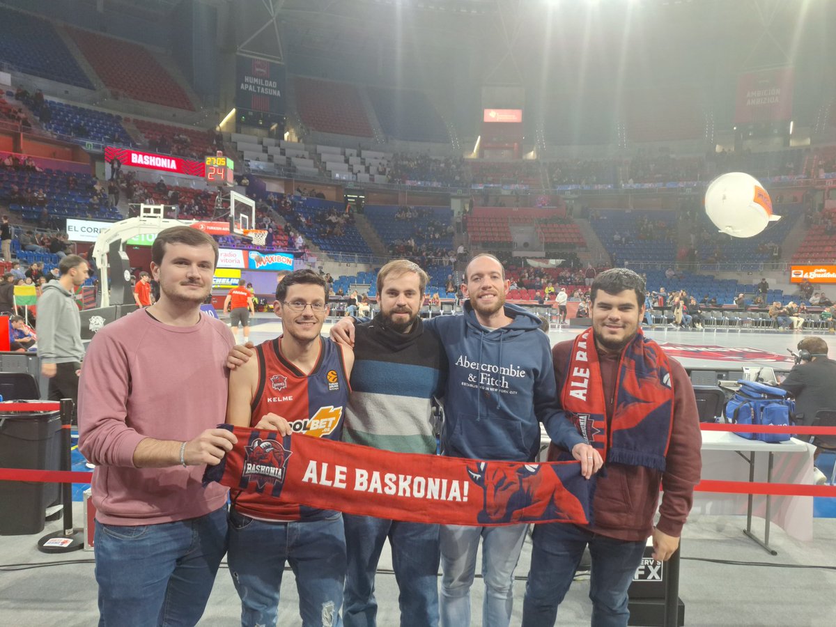 diegogmaroto's tweet photo. ¡Kaixo, @Baskonia!

Maite zaitut 😍

@albertomc94 
@carlosln_10 
@franjdc 
@JDmendozaP https://t.co/MsFZcbDKaa