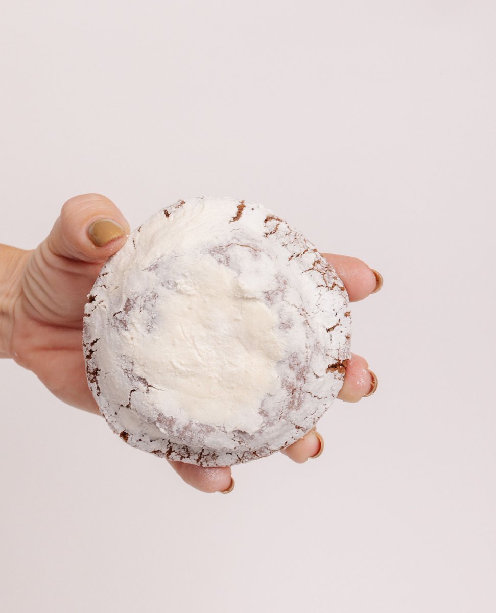 chipcookiesco's tweet photo. all i want for christmas is chip cookies! 🍪🎅🏼
the snowball chip will roll away this weekend so stop in TODAY to get your holiday #chipfix! https://t.co/WjdW1z5rSq