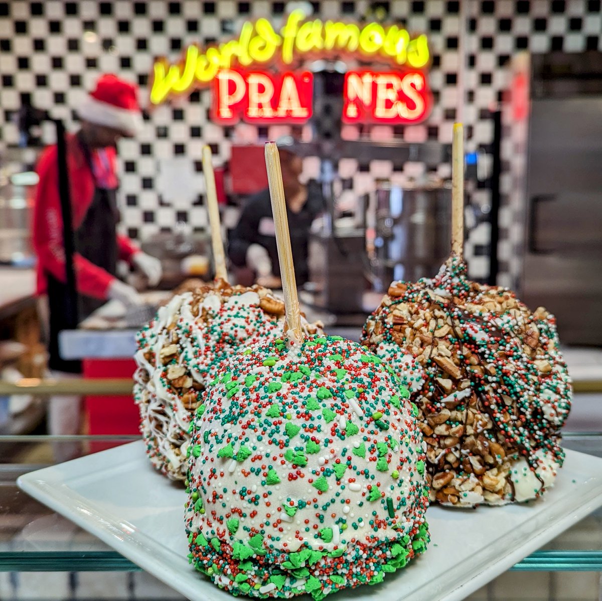 RiverStSweets's tweet photo. 'Tis the season for a carmelicious surprise! Gift someone special with a festive treat they won't forget - a decadent caramel apple! #CaramelApples #ChristmasGift #EdibleGift #SpreadJoy https://t.co/Z8JeLcBEoI