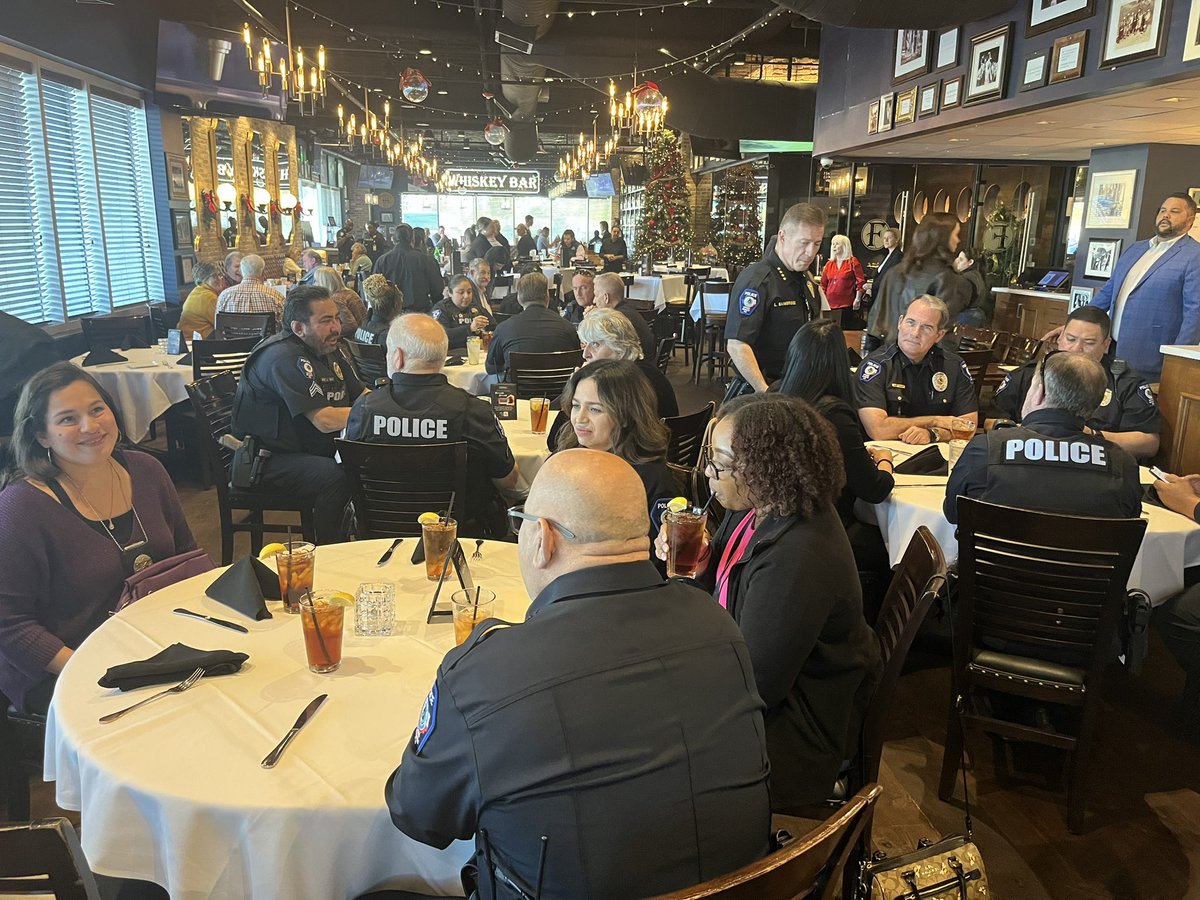 sbisdpd's tweet photo. The SBISD Police Department would like to send a HUGE thank you to the SBISD Board of Trustees, Federal Grill &amp; Matt and Jen Brice, the Andrews Family and Susan Plank for appreciating everything we do to make our children, teachers and community safe! Thank you for this luncheon! https://t.co/PCSDBIcgzx