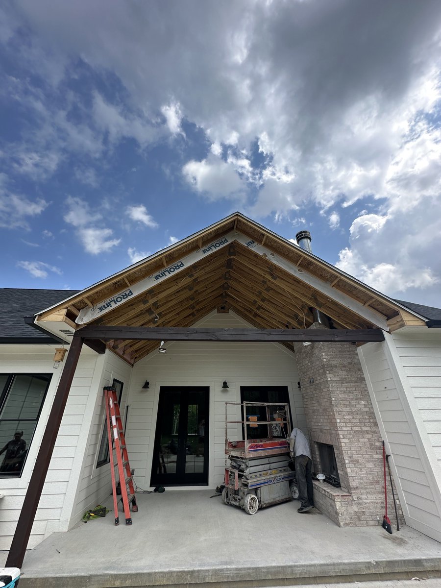 PrecisionOut's tweet photo. #BeforeAndAfter 
Love when we get to just knock it OUT! Love getting to remodel fireplaces! How’d we do?

#Fireplace #outdoorfireplace #outdoorliving https://t.co/k02mVOzgEC