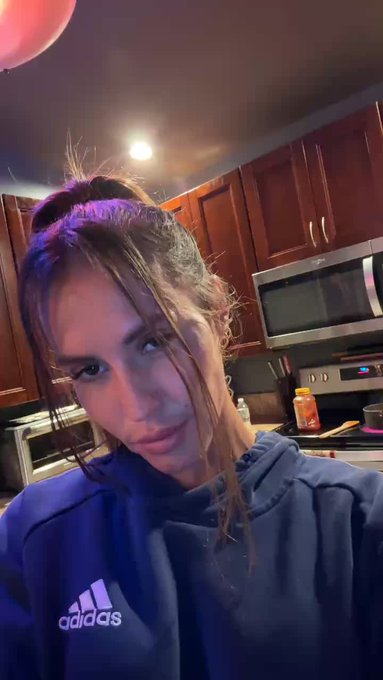 Kelsi Monroe is live now! https://t.co/T8HTwVrhlH https://t.co/tVzH0KGB5M