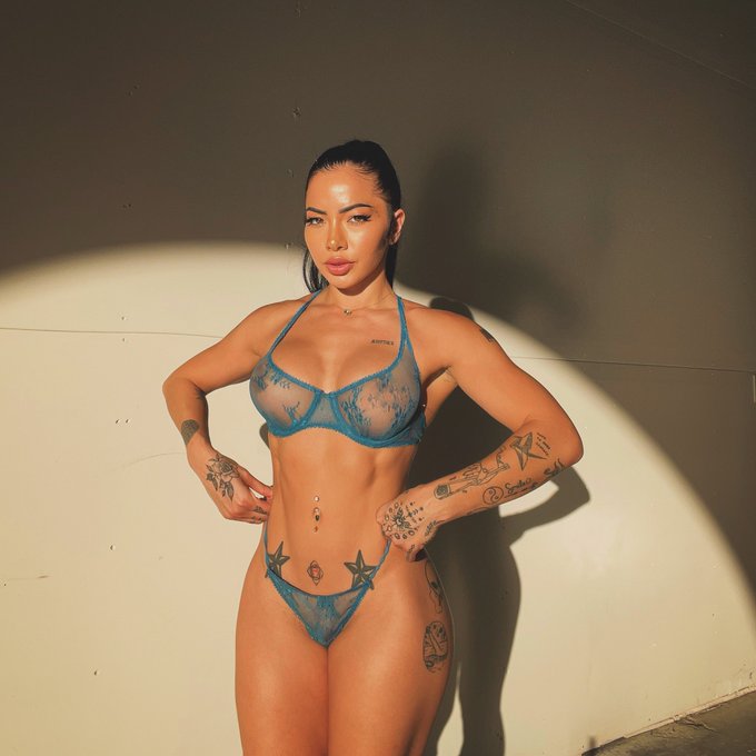 I wanna sit on your face join now Bc this shit getting crazy https://t.co/1lTWr2pMYb https://t.co/dF