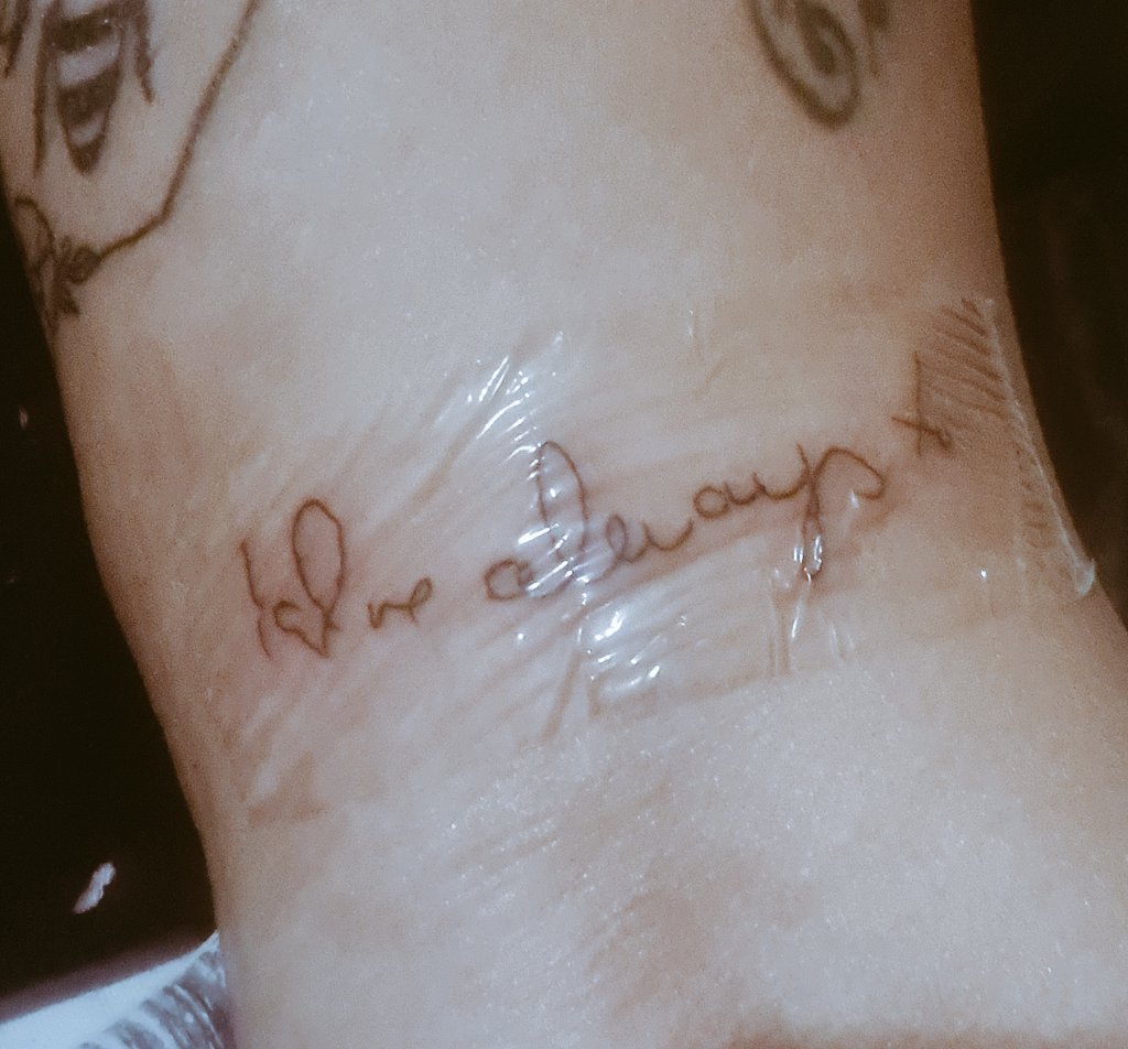 LoveKarenx's tweet photo. New ink #LoveAlways #ChicksWithInk #Tattoo https://t.co/i0JxhQBcfp