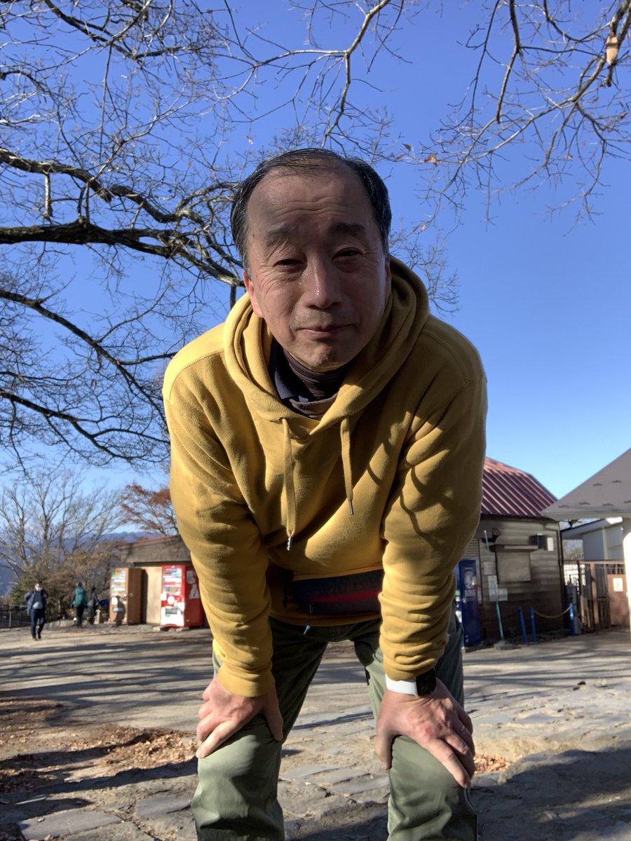 NaoyaAkai's tweet photo. 京王の高尾山口駅降りると荻窪あたりとは体感的には数度違うかなって身が引き締まる感じの今朝の高尾山⛰️ 昼間は気温が上がって過ごしやすいとの予報ですが、朝はやっぱ寒いです🥶　
でも今日の富士山綺麗で感激💕　寒さも吹っ飛ぶよー⛰️

#高尾山
#富士山 https://t.co/IpFDZHZBFH
