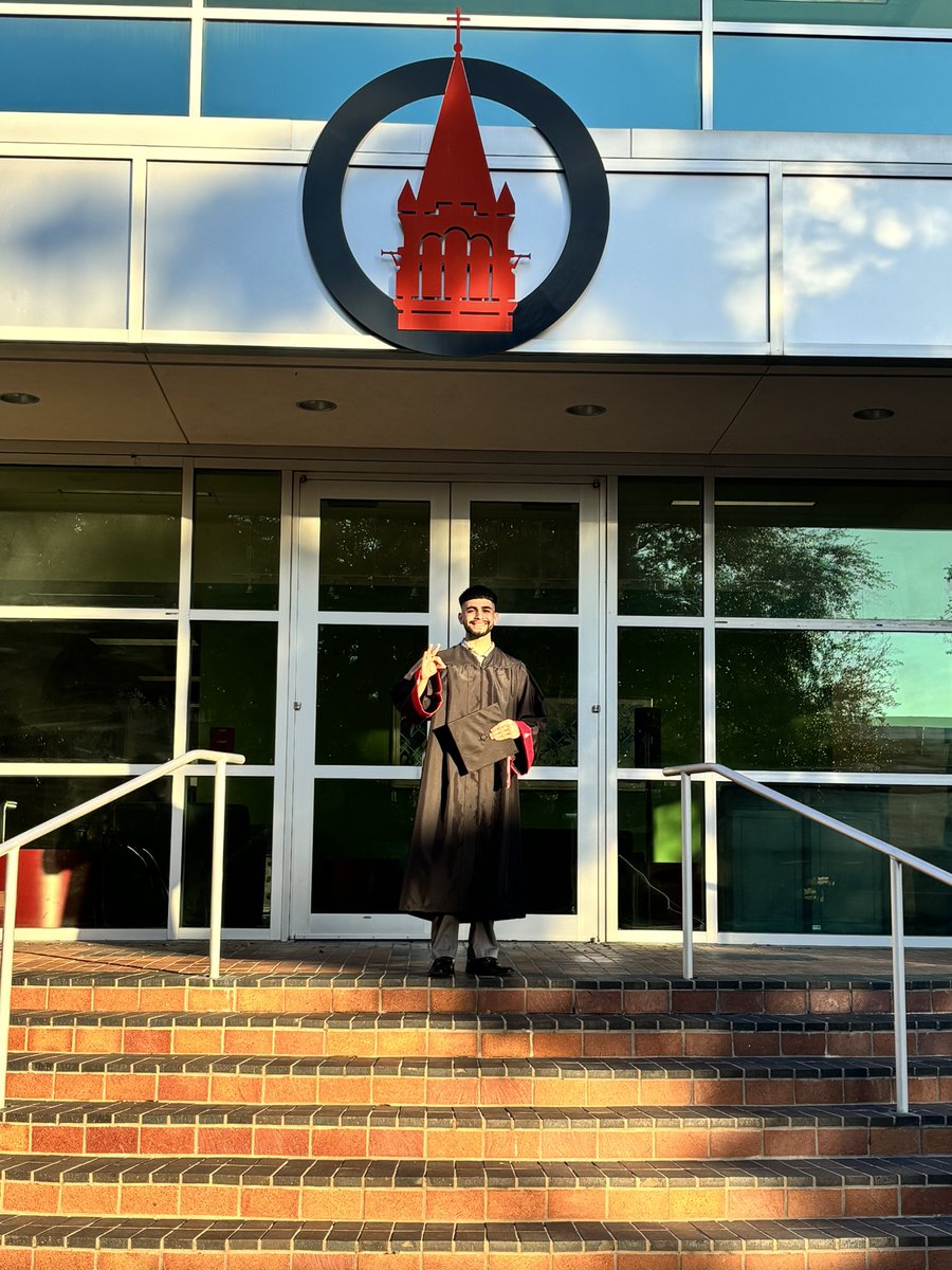 And that's a wrap for undergrad! Thankful for the time at UIW and all of the people that helped me.⚫️🔴
#uiwgrad #3yeargraduate