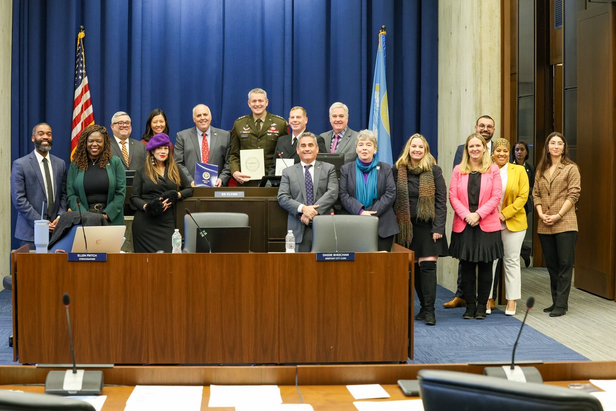 USArmy's tweet photo. A lot is happening in #Boston before the #ArmyNavy Game.

During a meeting at Boston City Hall on Wednesday, the city declared Dec. 6 as National Army and Navy Day.

This is the first time the game will be played in #NewEngland which has strong ties to the U.S. military. https://t.co/J5bWR0jB3d