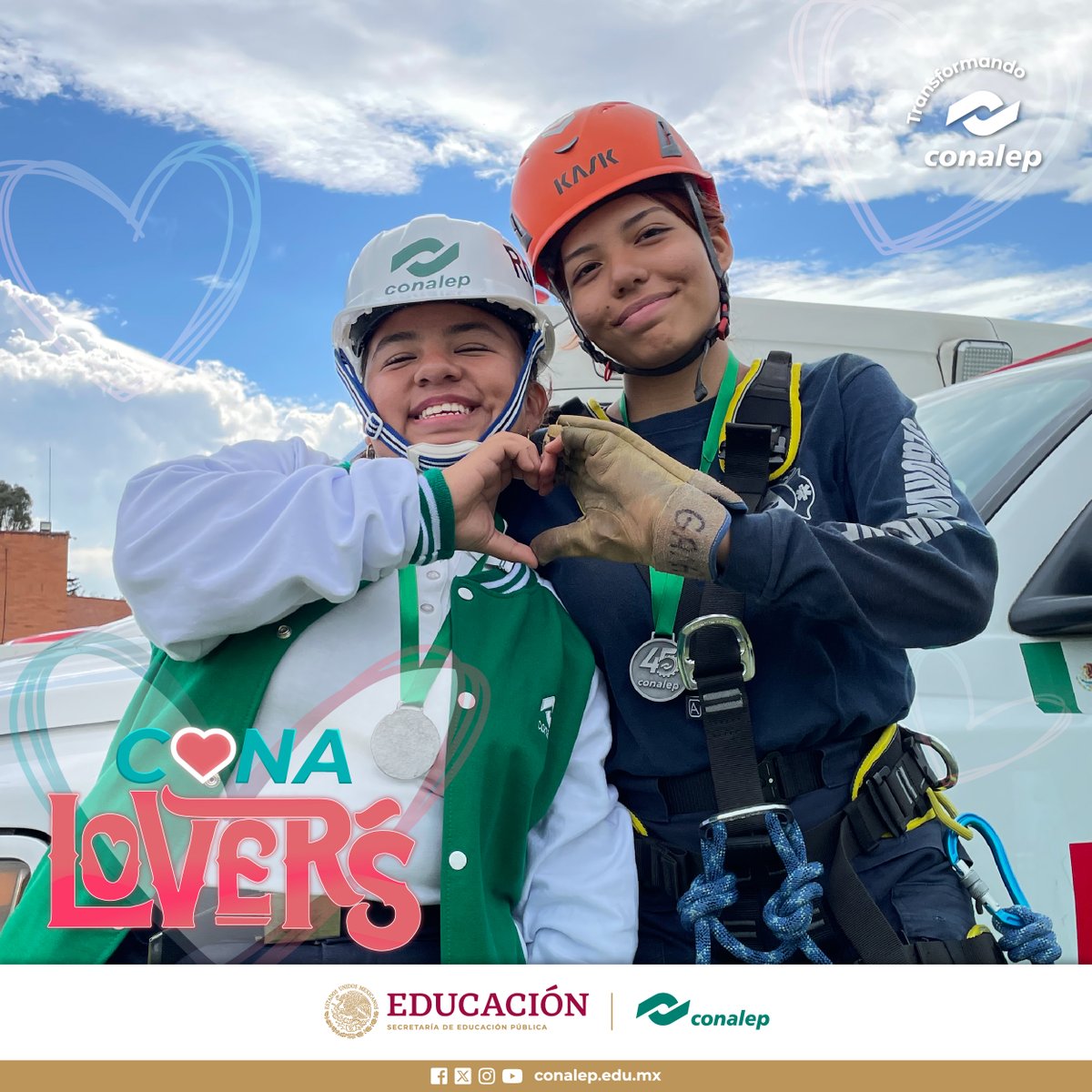 CONALEP_Mex's tweet photo. ¡La familia #CONALEP está de fiesta! 🎉🥳 Celebramos 45 años formando profesionales técnicos bachiller con amor y dedicación. ¡Sé parte de nuestra historia de éxito #conalover! 📘👨🎓
#45CONALEP https://t.co/AXegFy4dQa