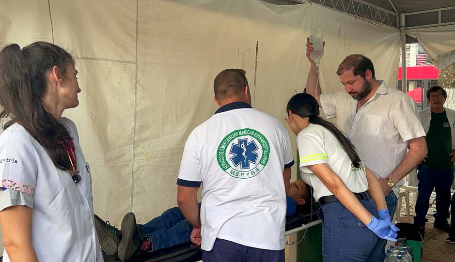 Un especial reconocimiento a los más de 1.800 médicos, enfermeros y personal de apoyo afectados a la cobertura sanitaria del operativo #Caacupé2023, para garantizar la atención a los peregrinantes en todos los puestos de Salud Pública.

¡Gracias por su esfuerzo y compromiso!