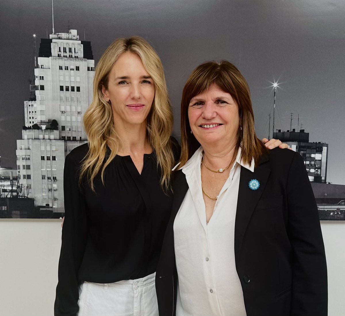 cayetanaAT's tweet photo. Esta tarde en Buenos Aires,
con la valiente @PatoBullrich 

Fue una excelente ministra de Seguridad con @mauriciomacri y lo será ahora con @JMilei https://t.co/Cxhfx4Ltnj
