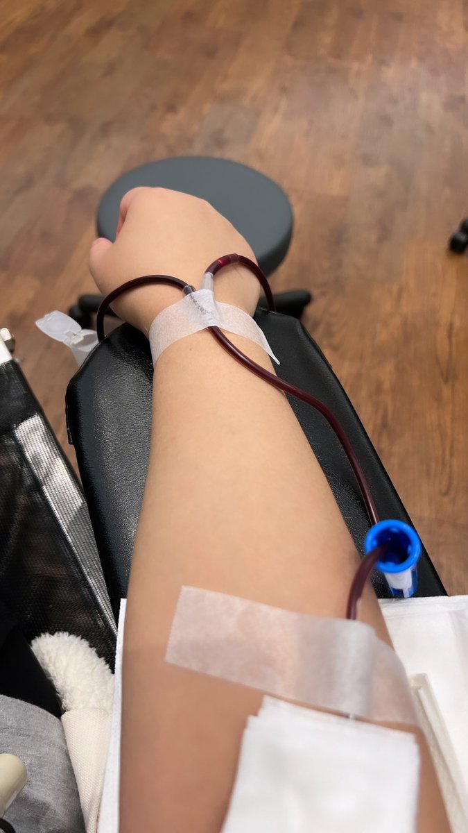 After some trouble with my left arm (shy veins 😳), we swapped to my right and they tapped into a side vein for my 40th donation! #BloodForLife #GiveBlood #CanadasLineline