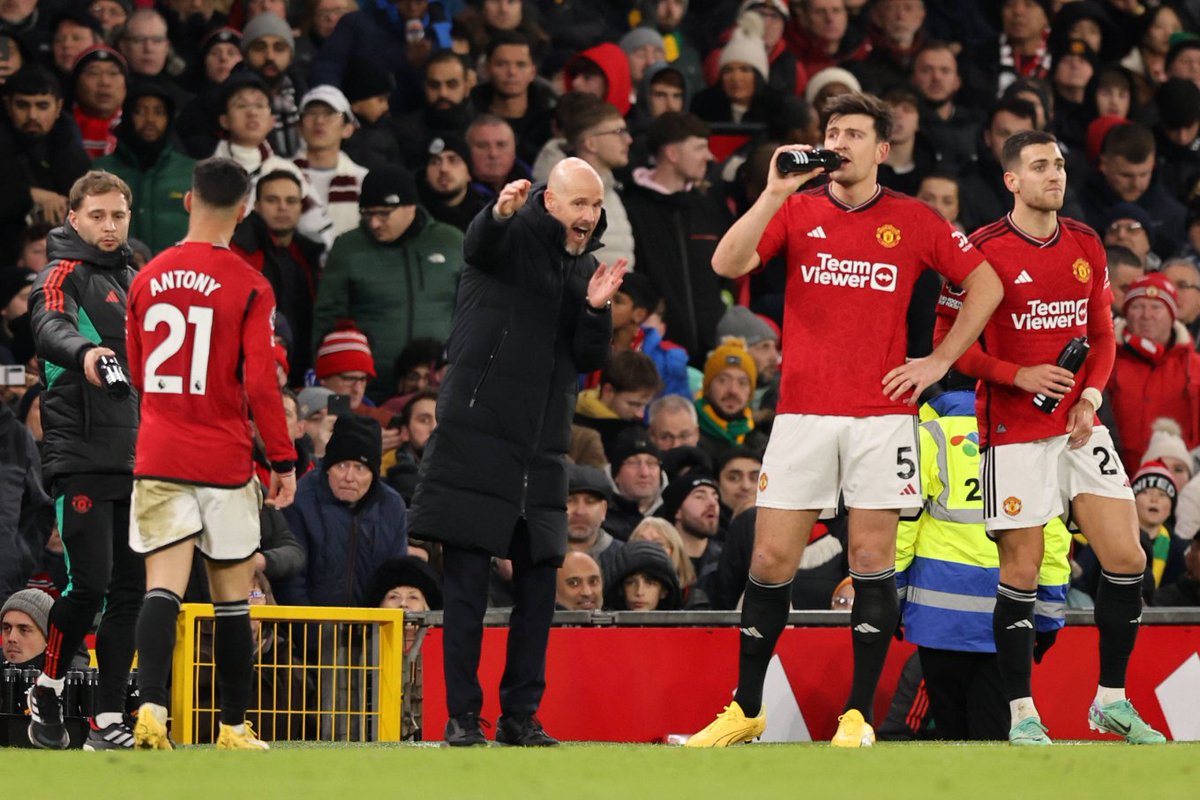 Ten Hag urges Man Utd players to learn from Maguire and McTominay. The coach sees valuable leadership qualities in them and hopes others emulate their commitment and skills on the field. 🌟⚽️ #LearningFromLeaders #ManUtdSkills #TenHagAdvice