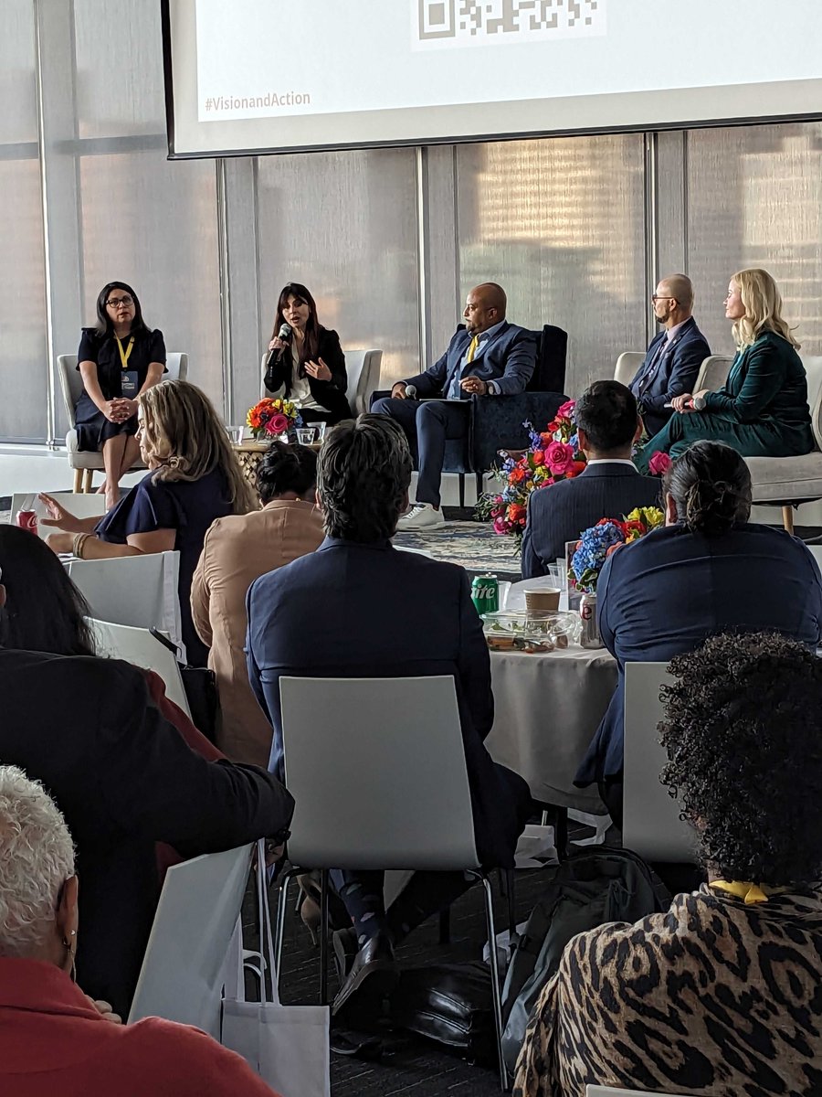 Michelson20MM's tweet photo. At @CollegeOpp's event, we heard from community college equity leaders in CA about how to redesign placement &amp; transfer pathways for greater student success across racial/ethnic groups. As Chancellor @sonyachristian says, we must "take college to those who have been left out." https://t.co/tKsZnDUmNm