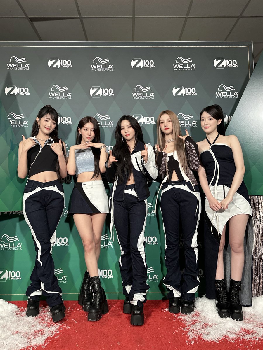 [📸] 231208 @ #Z100JingleBall All Access Lounge

네버랜드의 뜨거운 응원 덕분에 만들어진 최고의 하루 🖤
다 함께 즐겨줘서 더욱 신나는 무대가 될 수 있었어요! 🤟
Thank you New York NEVERLAND for the warm welcome! 😘

#여자아이들 #GIDLE
#iHeartJingleBall⁠