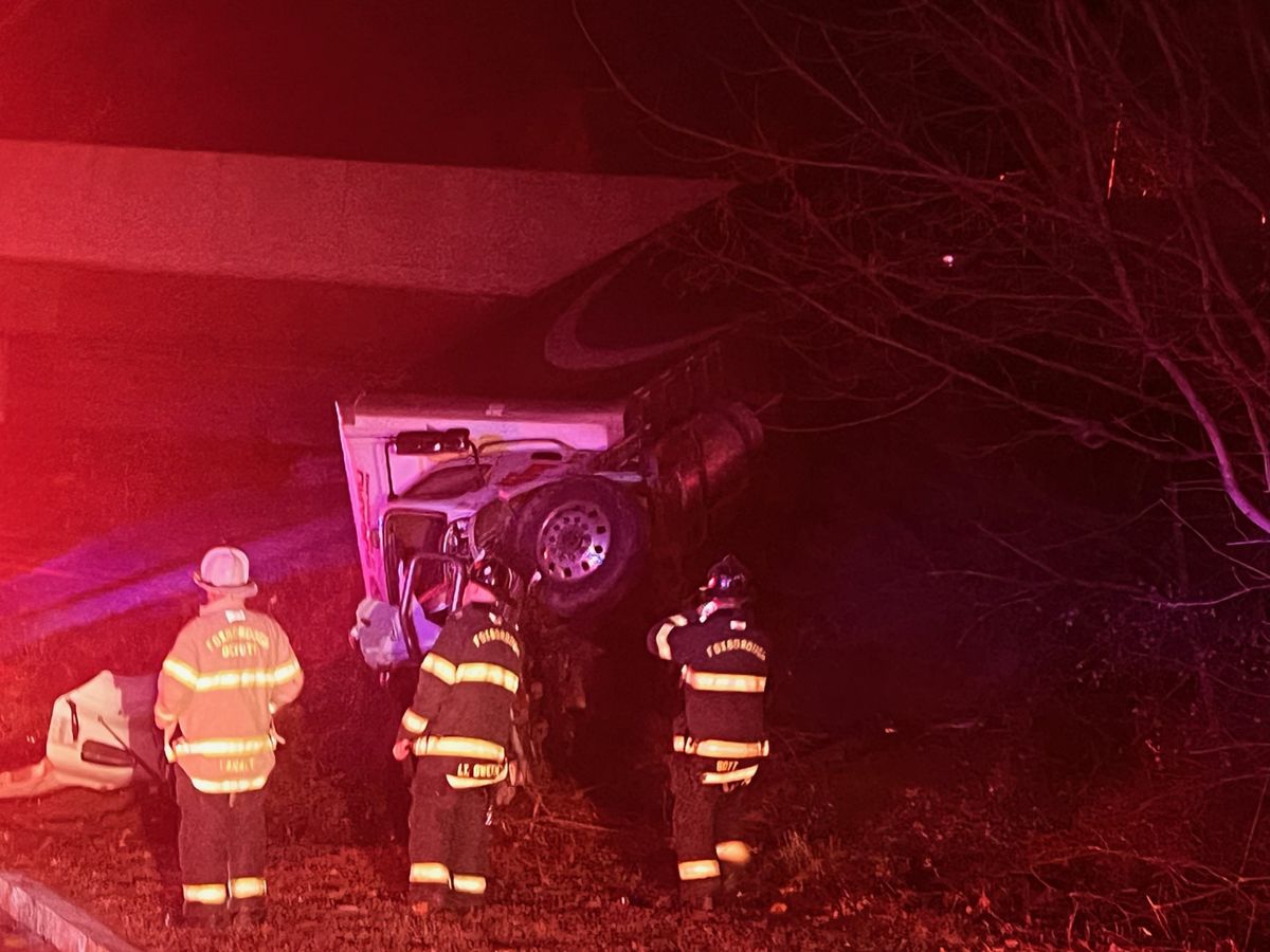 HAPPENING NOW: A Crash in Foxboro has sent a box truck off I-95 and down an embankment

📸: Devin Calautti/WashWorks.

boston25news.com/news/local/cra…