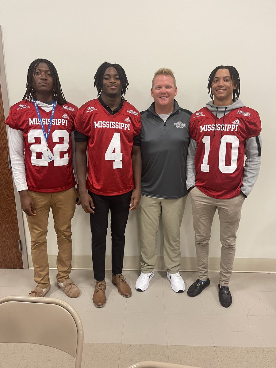 coach_pennock's tweet image. Love getting a chance to coach these boys one more time!!! #RepTheG 🟠🔵⚓️⚓️. @PrinceCottonham @OhhItsCam @ii_felder