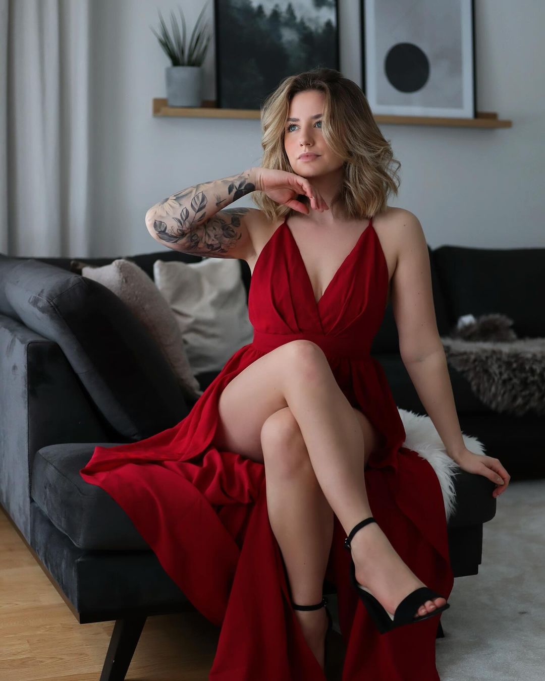 Sarah 💋 on X: party season 🎅🏼 #longdress #eveningdress #party  #partywear #partyseason #season #holidays #slitdress #redress #partylook  #glam #glammakeup #classy #classydress #classyoutfit #classic #classywear  #woman #women #power #legs #heels ...