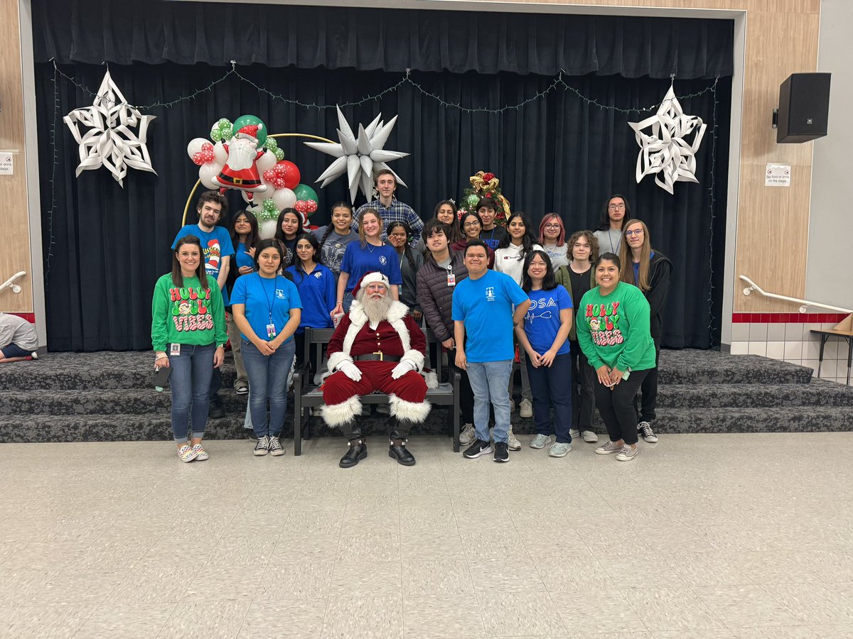 JanieStarkES's tweet photo. Thank you @rltcfb student volunteers for helping with our Family Literacy and Multicultural Night! @CFBISD @StarkPrincipal @chadhunterCFB https://t.co/YJKLtskVlX