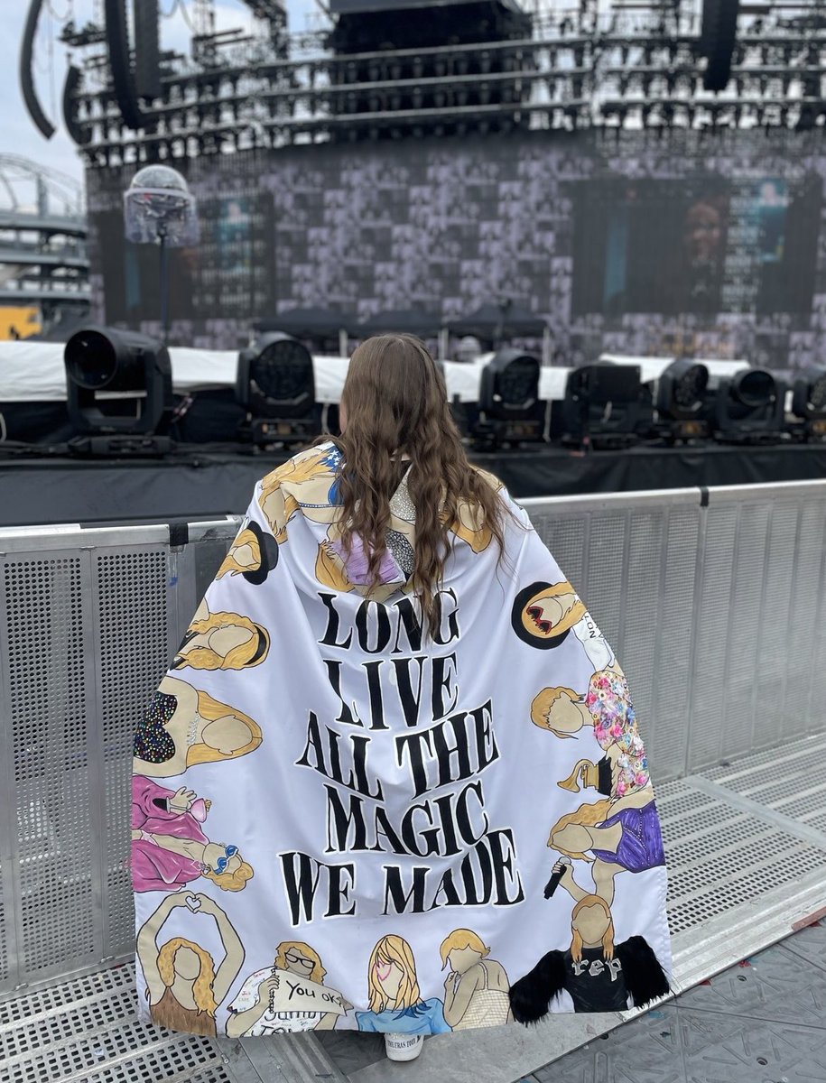 pghSwiftie's tweet photo. rep tour:                             eras tour: https://t.co/IKMrOteWhD