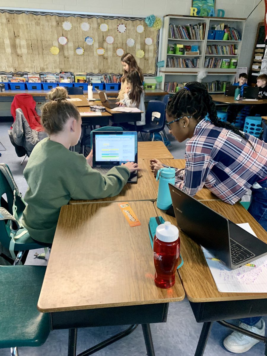 mrssafranek's tweet photo. Focus group/peer review day is by far my favorite day of any writing module. The focus, conversations and revisions are just 👌🏼 https://t.co/R3HDN9xutG