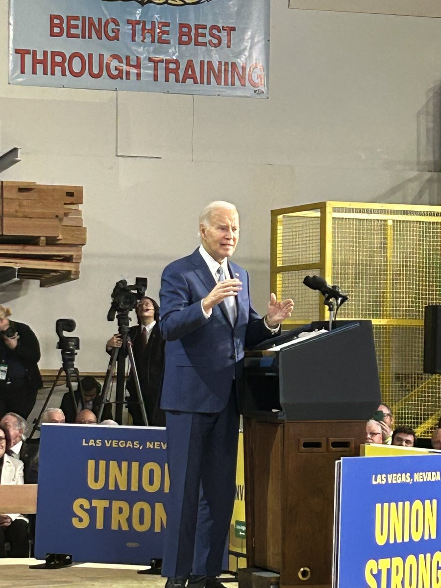 🚆 Exciting news for American workers! President @JoeBiden’s focus on #JobCreation and #Infrastructure is evident as @IBEW joins him in Vegas to announce funding for @BrightlineWest. 10K+ union jobs will be created, building a brighter future for all! 🌟 #IBEW #Brightline #HSR