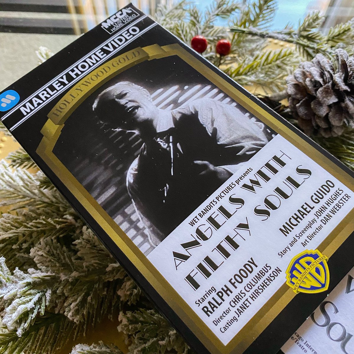 MazzEffect7's tweet image. Time to break out a Christmas classic 📼 #homealone #angelswithfilthysouls #merrychristmasyafilthyanimal