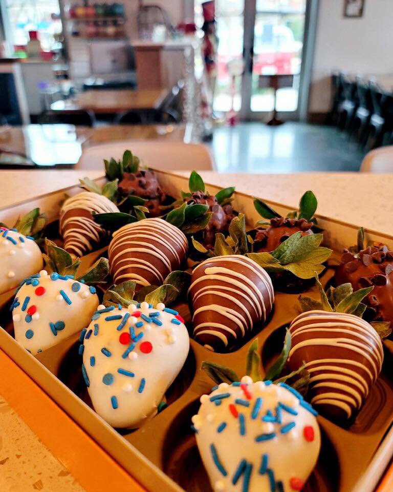 DippedFresh1's tweet photo. Spread some holiday cheer with some berries from Dipped Fresh today!!!! Visit https://t.co/7ase7uVyxH 

#strawberries #strawberry #chocolate #food #yummy #dessert #fruit #foodporn #delicious #cake #chocolatecoveredstrawberries #foodie #blueberries #breakfast #berries #homemade https://t.co/Ms8sYBlNQO