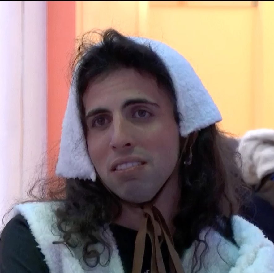 Elkiwiconelpelo's tweet image. Mi cara leyendo Twitter mientras deseo que acabe por fin la edición de GH más tóxica de los últimos tiempos 🙏🏻

 #GHVIP8D #GHVIP9D