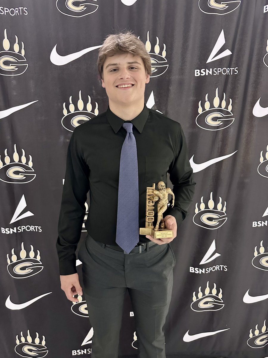 JacksonKarcher's tweet image. ⭐️ Blessed to receive the Defensive MVP award at the Sports Banquet last night.  Thank God, my coaches, teammates, and family for supporting me throughout the season. It was a great year. @CarawayKaleb @CoachJonSherman @GCBearsFootball  @Coach_JWheeler @CoachBFri29…