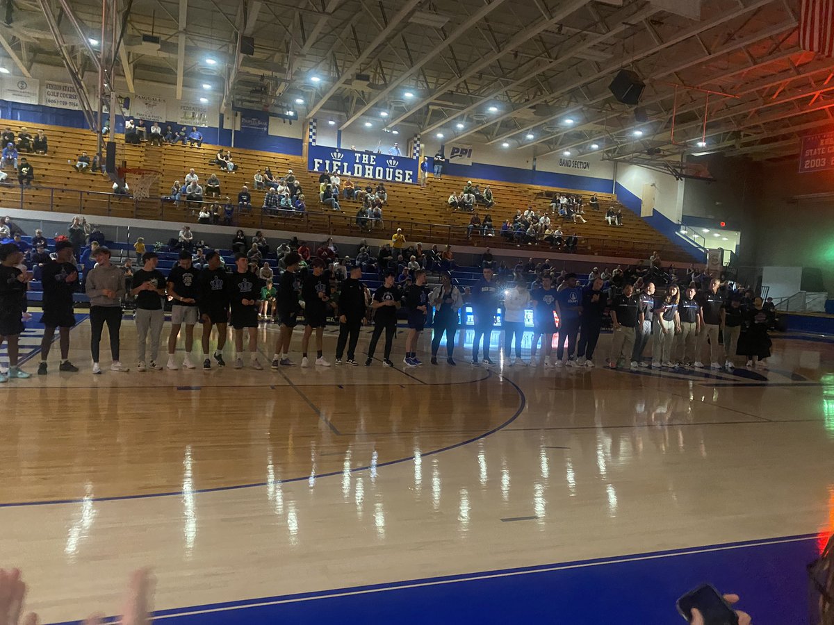 Logand55's tweet photo. Mason County recognizing the 2023 Class 2A State Champions, an in-season tournament in Kentucky HS Basketball. Current &amp; Former Royals received a Championship Ring, along with the banner. #khsbb https://t.co/uXNu9ogVea