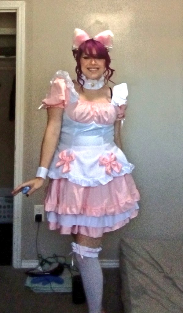 kellixglitch's tweet photo. Can't wait till next comic con!! What should I go as next year!!!??!
#ComicCon #cosplay #kittymaid #pink https://t.co/SXQIzvoVXW