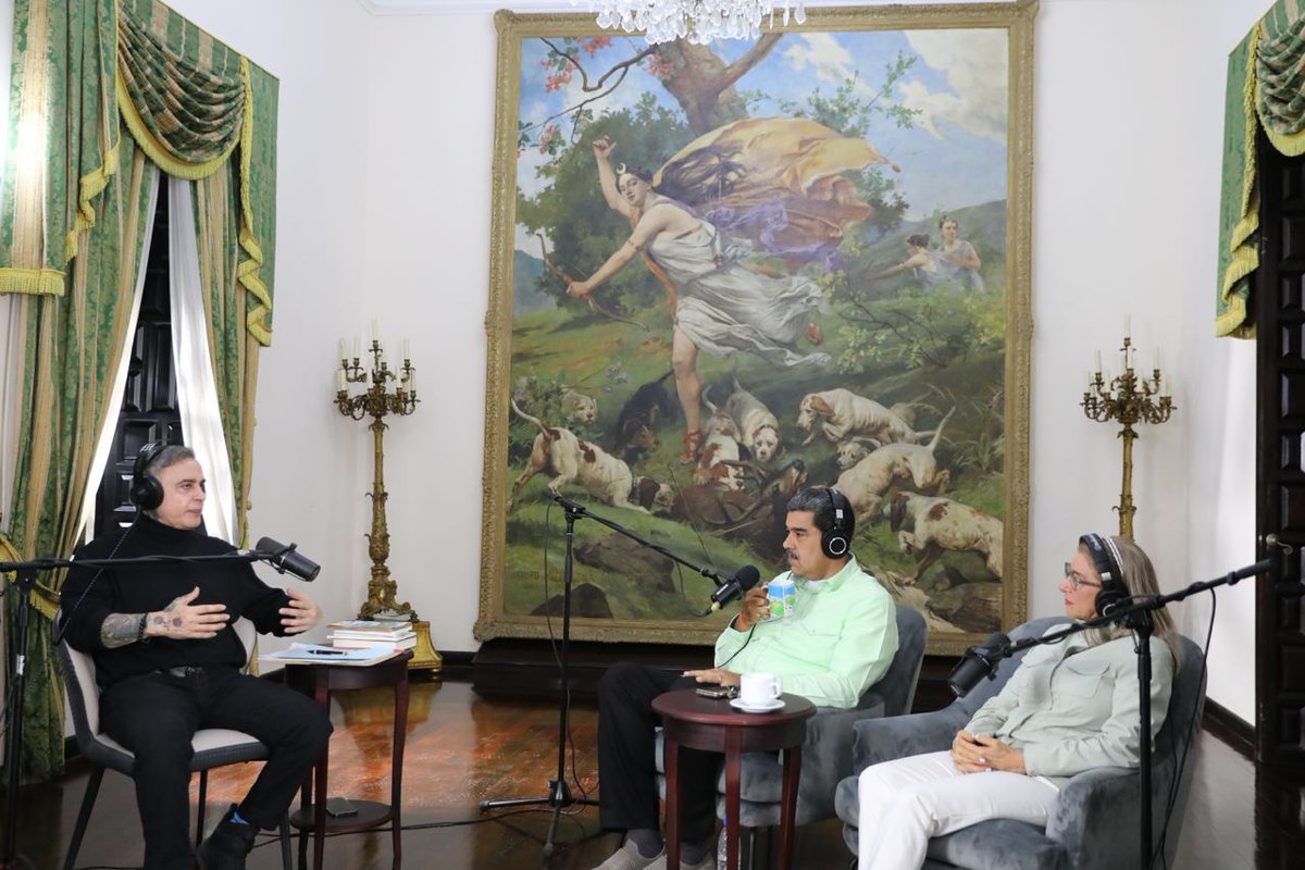 Ya está listo el capítulo de "Maduro Podcast" junto a Cilita y un invitado especial, Tarek William Saab, los invito a todos y a todas a verlo por mi canal de YouTube. ==> youtu.be/s52mgHRusv8