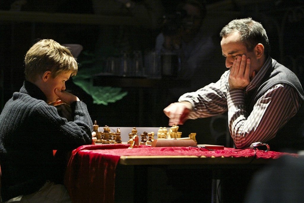 Olimpiu Di Luppi on X: This September 2009 photograph from the VG Archive  is a reminder of how entertaining it would be to have a Magnus Carlsen  versus Garry Kasparov charity match