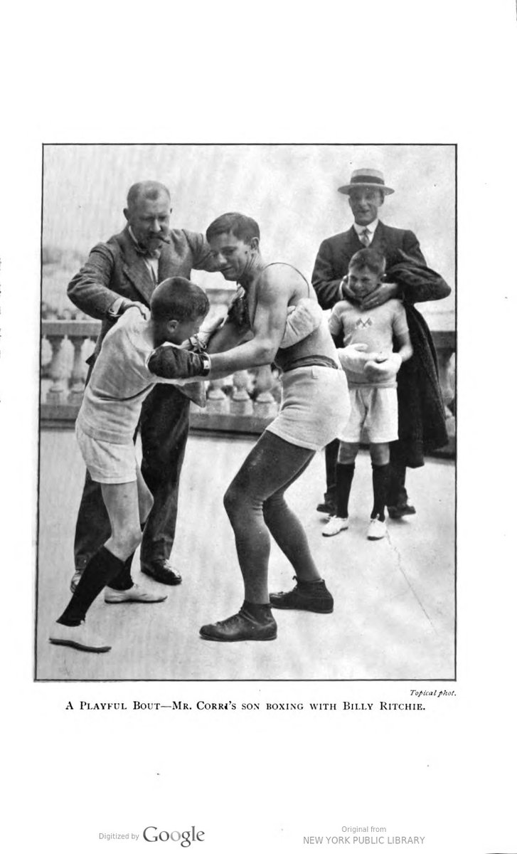 Paddyfieldsaok's tweet photo. @BoxerJoeGrim @BoxingMonthlyED Toodles Corri sparring with Billy Ritchie #ToodlesCorri #Corri https://t.co/faloV1j4lI