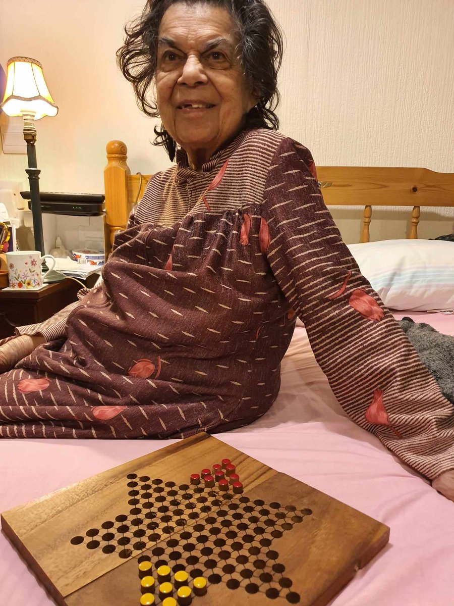 @DrAmirKhanGP So glad #MamaKhan is with you Amir and that she's determined to get you well.
Treasure her & please give her a big hug from me.💞

My poor Mum died on Wednesday.💔😭
I'm now an orphan and so lost without her.
I am absolutely heartbroken.💔😭
RIP my darling Mother. I Love you!💐❤️