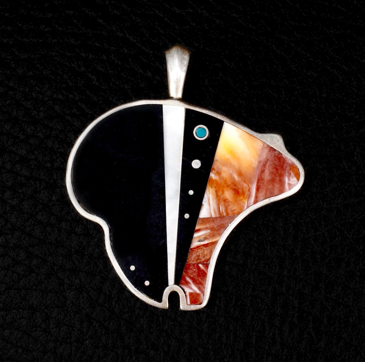 Vintage Bear Native American Zuni Multi Stone Inlay Silver Pendant by Alice Royer farriderwest.etsy.com/listing/163045… 
Available at Far-Rider-West.com 
#bear #turquoisejewelry #vintagejewelry #western #spiritualjewelry #nativeamerican #indianjewelry #totem #silverpendant