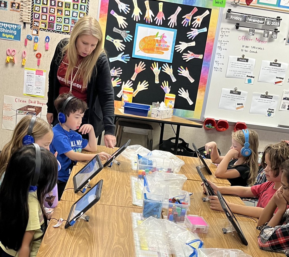 Fun, festive Friday at Minshew! Love that our Admin team always brings the fun! And what’s more fun than Hour of Code? Thanks, <a href="/shixmisd/">Shannon Hix</a> and ⁦<a href="/amcnallyMRS/">Angie McNally</a>! ♥️🐴⁦<a href="/MinshewColts1/">MinshewColts1</a>⁩ #myMISD #ShineBright