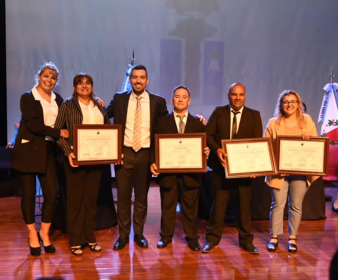 ¡Felicidades a los nuevos concejales! Me llena de alegría ver el crecimiento de nuestro espacio político, Lealtad y Dignidad. No hay dudas de que lograremos grandes cosas para nuestro querido  Dpto. al trabajar de la mano con el gobierno provincial liderado por <a href="/QuintelaRicardo/">Ricardo Quintela</a>.