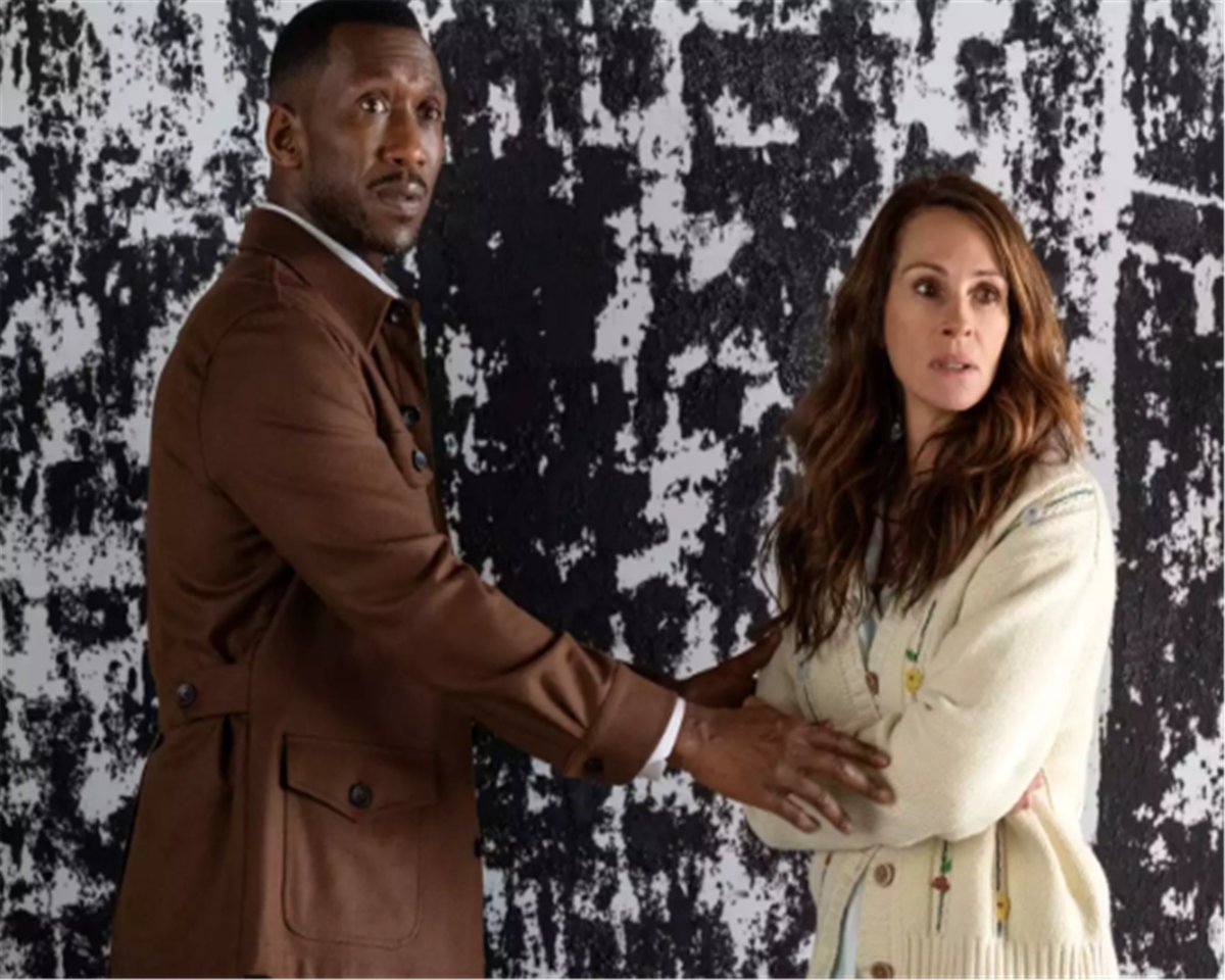 StoryReddit888's tweet photo. In The Movie "Leave The World Behind," Mahershala Ali Plays A Character Named G.H. Scott. 
The Film Follows The Sandford Family On Vacation, But Things Take A Dark Turn When The Rental Home's Owner, G.H. Scott, Arrives With News Of A Blackout And Cyberattack. 
Ali Discusses His Interest In The Character And The Challenges Of Portraying Intense Situations. 
The Interview Touches On The Ambiguous Ending Of The Movie And Ali's Thoughts On The Characters' Survival. 
He Also Highlights The Film's Themes, Including Society's Dependence On Technology And How Humans Respond To Catastrophic Events. 
The Actor Suggests That The Movie Prompts Viewers To Question The Impact Of Technology On Our Lives And Reflect On Human Behavior In Times Of Crisis. #LeaveTheWorldBehind
