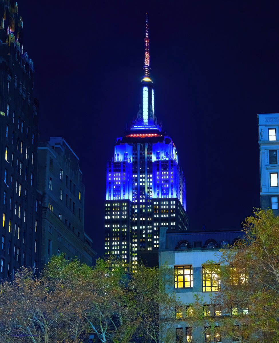 isardasorensen's tweet photo. New York City looks dazzling for the winter holidays now (pics: Rockefeller Center #Christmas tree &amp; angels, Wall Street tree, Empire State Bldg in #Hanukkah hues). #NYC #HappyHolidays https://t.co/4jJL0QfvJc