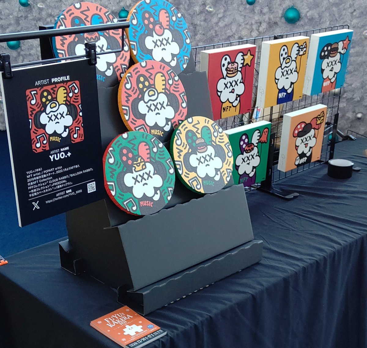 analogozi's tweet photo. 朝一番なのに何故か疲労感MAXでブース組み立てやつ https://t.co/1zCQ0GUI8J