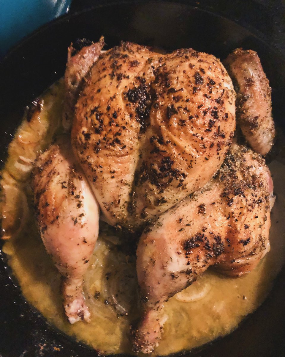 Ina’s Skillet-Roasted Lemon Chicken 🍗 is an amazing Friday night quick dinner paired with Yukon gold mashed potatoes 🥔 and a nice glass of Pinot Grigio 🍷Get the recipe here: food52.com/recipes/81593-…
#roastedchickendinner #lemonroastedchicken #inagarten #barefootcontessa